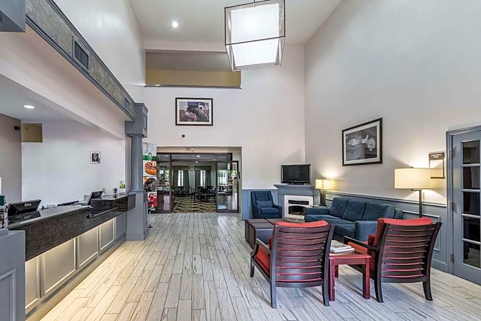 Quality Suites Burleson
