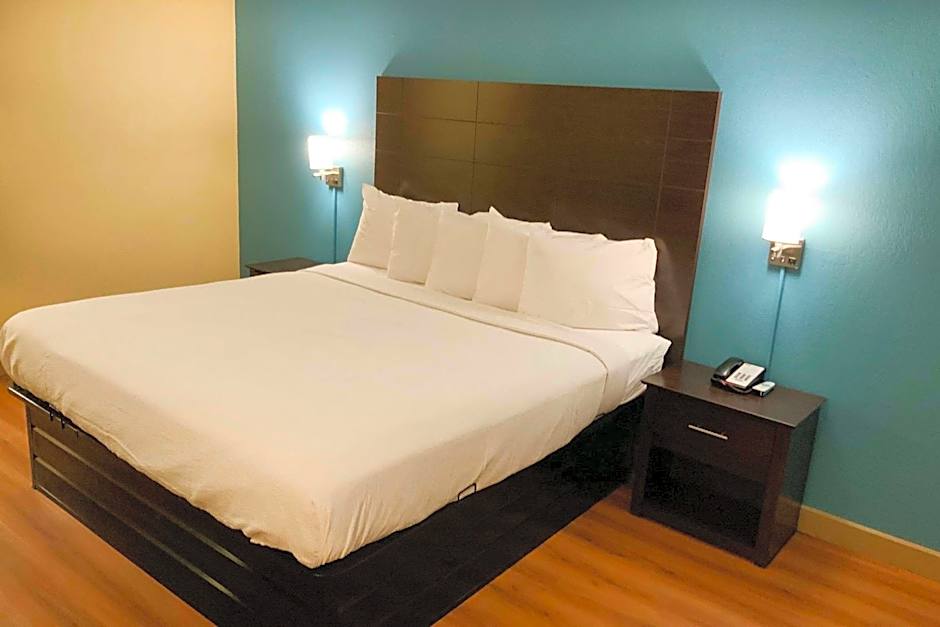 Days Inn by Wyndham Troy IL