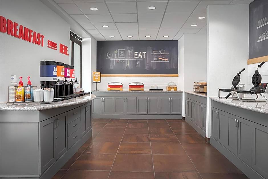 Hampton Inn By Hilton And Suites Omaha Downtown