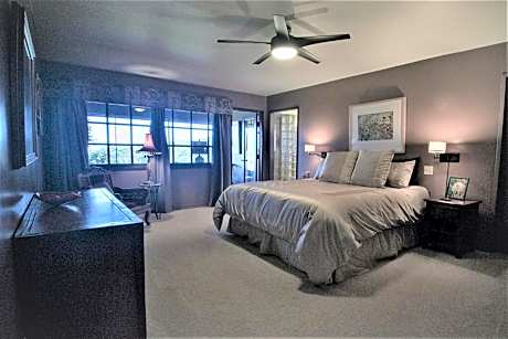 One Bedroom Suite with Screened Lanai and Ocean View
