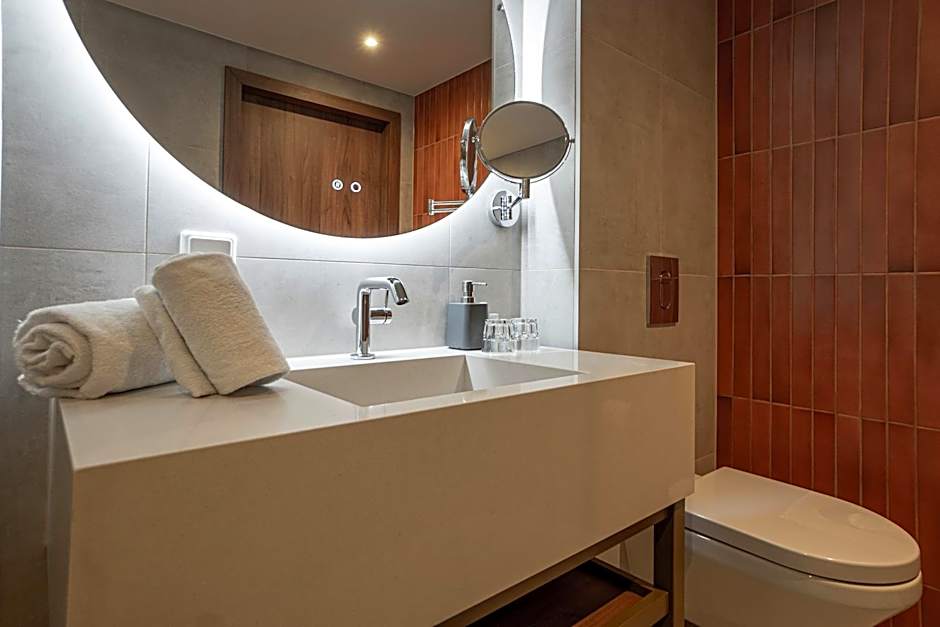 FortyPlusOne Hotel - Newly Renovated!