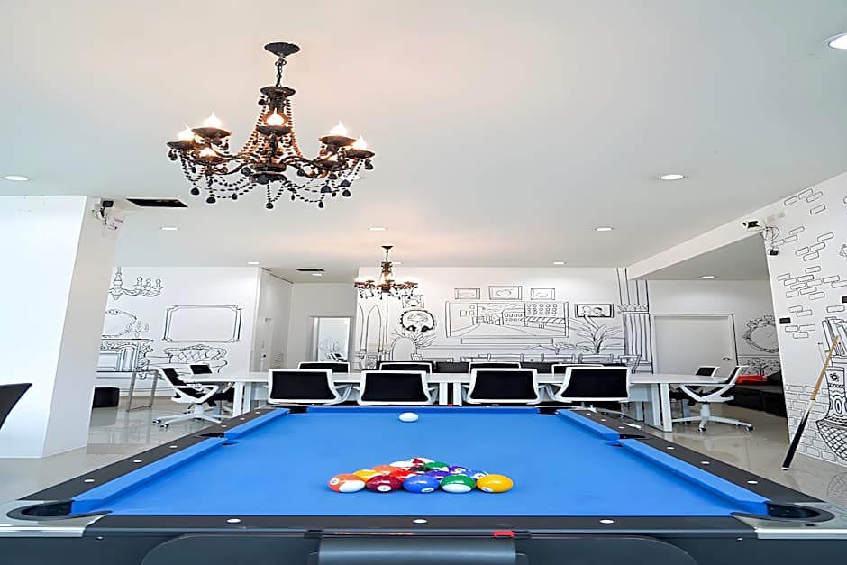 RQ Bangkok Sukhumvit 50 by Collection O