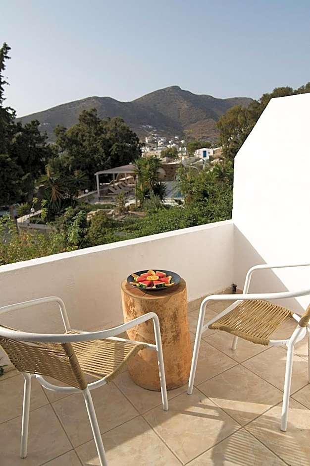 Armadoros Hotel / Ios Backpackers