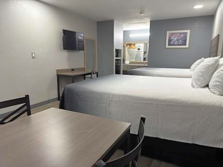 Queen Room with Two Queen Beds - Smoking