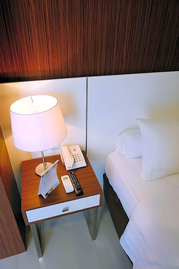 Front One Hotel Pamekasan Madura