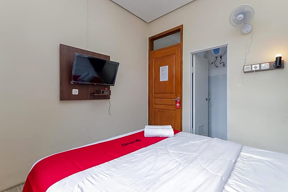 RedDoorz at WR Supratman Batu