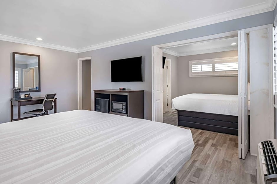 Aura Inn Monterey