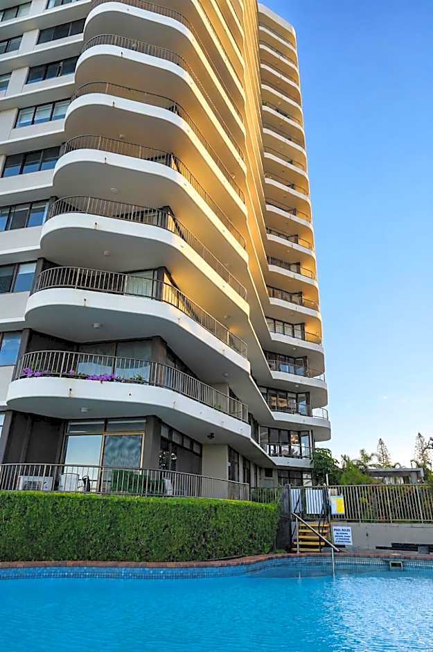 Broadwater Shores Waterfront Apartments