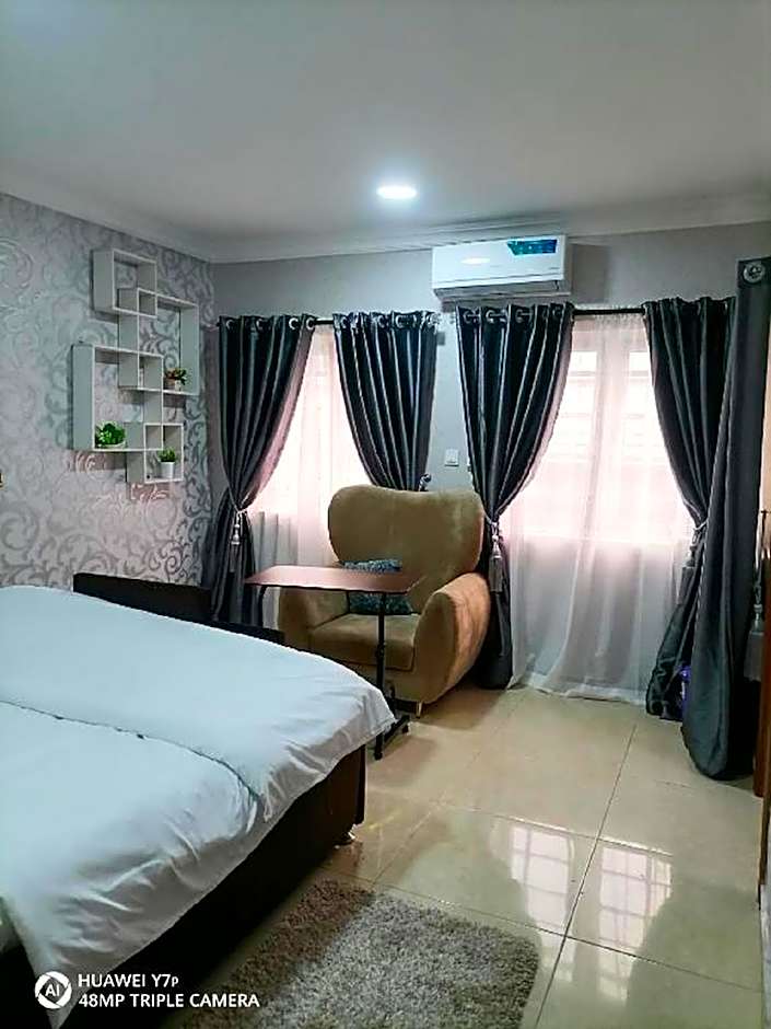 COZY SUITES