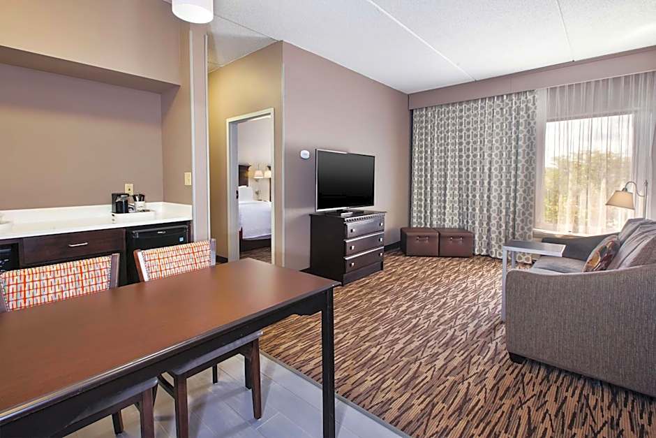 Hampton Inn & Suites Cleveland-Airport/Middleburg Heights
