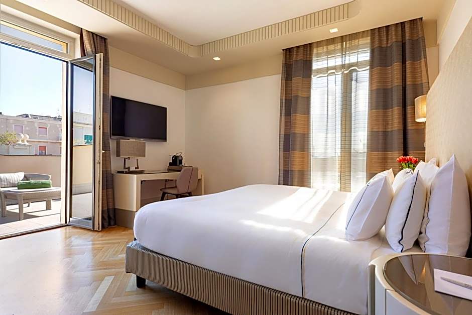Photo 1 of 7 of Junior Suite, Terrace