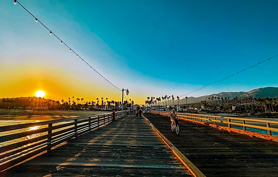 ITH Santa Barbara Beach Hostel