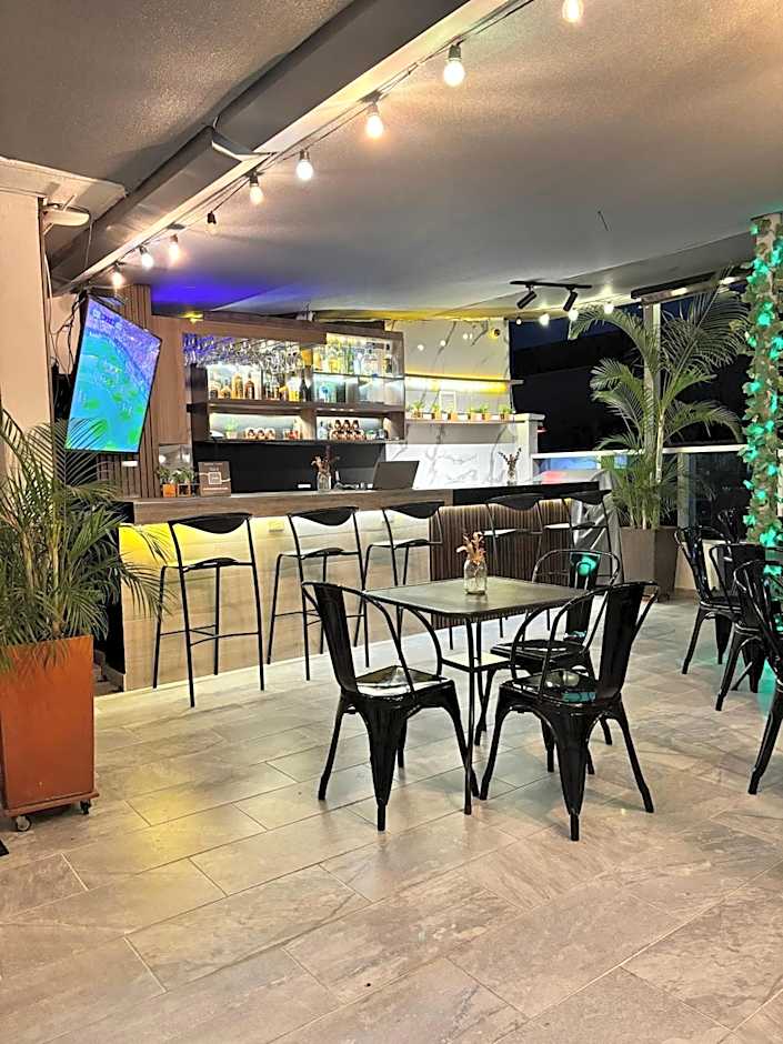 Hotel Laureles Plaza