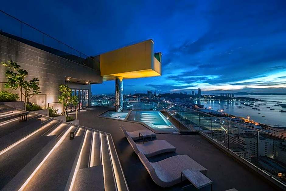 The Edge Central Pattaya เอดจ์ เซ็นทรัล พัทยากลาง
