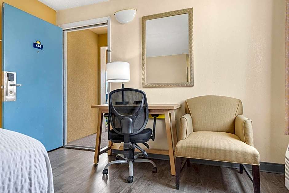 Days Inn by Wyndham Fort Wayne