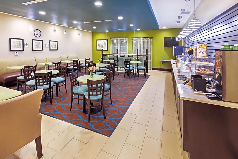 La Quinta by Wyndham Floresville