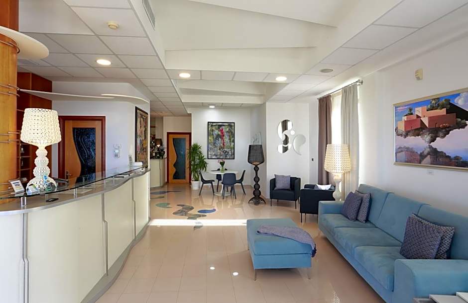 Piccadilly Rooms Restaurant and Beach