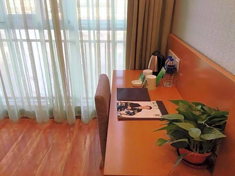 Vatica Jieshou City New Passenger Transport Center Hotel