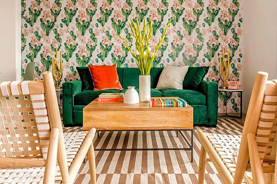 The Wesley by AvantStay Mid-Century Modern Oasis with Pool