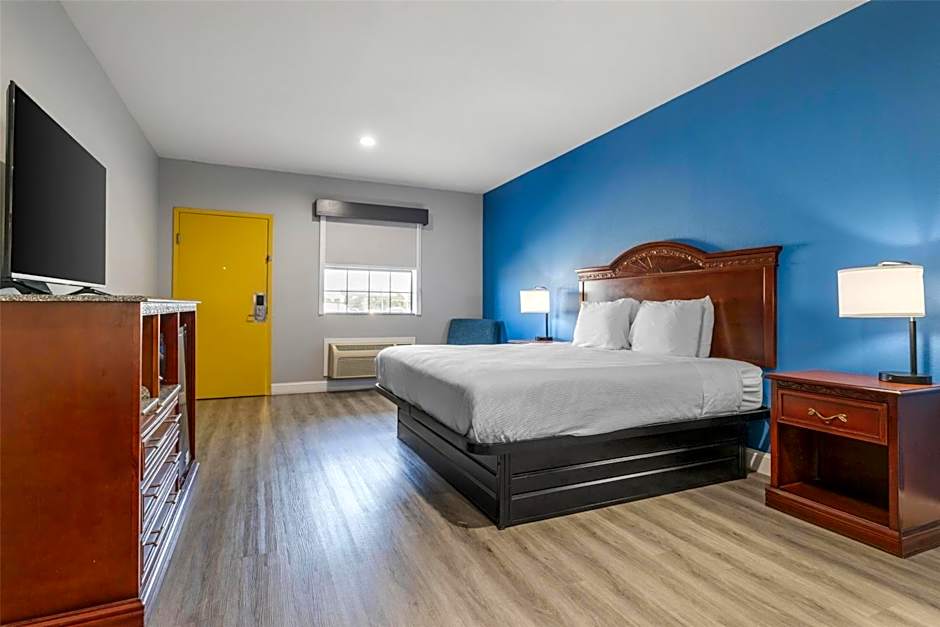 Photo 1 of 4 of 1 King Bed