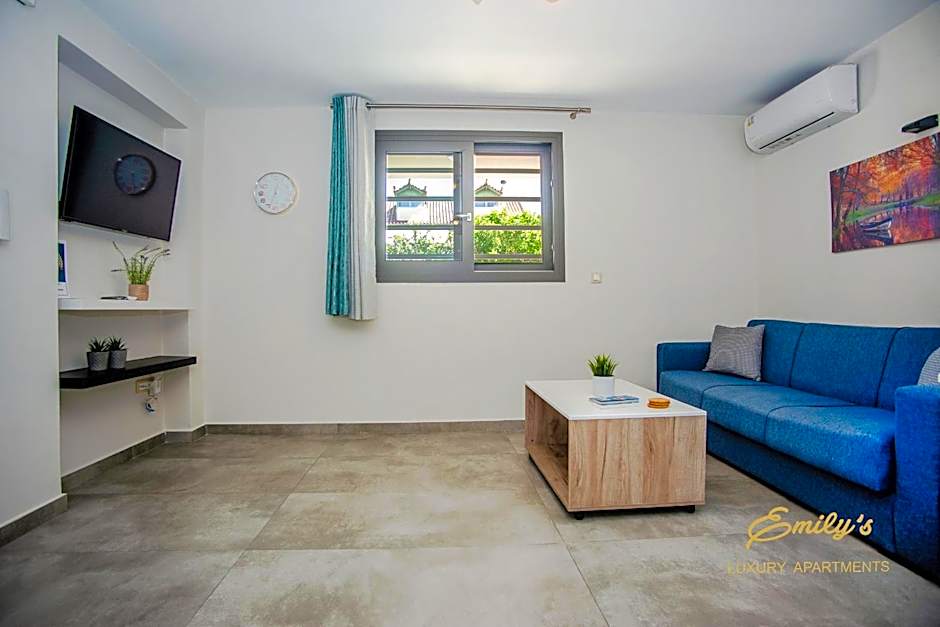 EMILY'S LUXURY APARTMENTS/ GARDEN