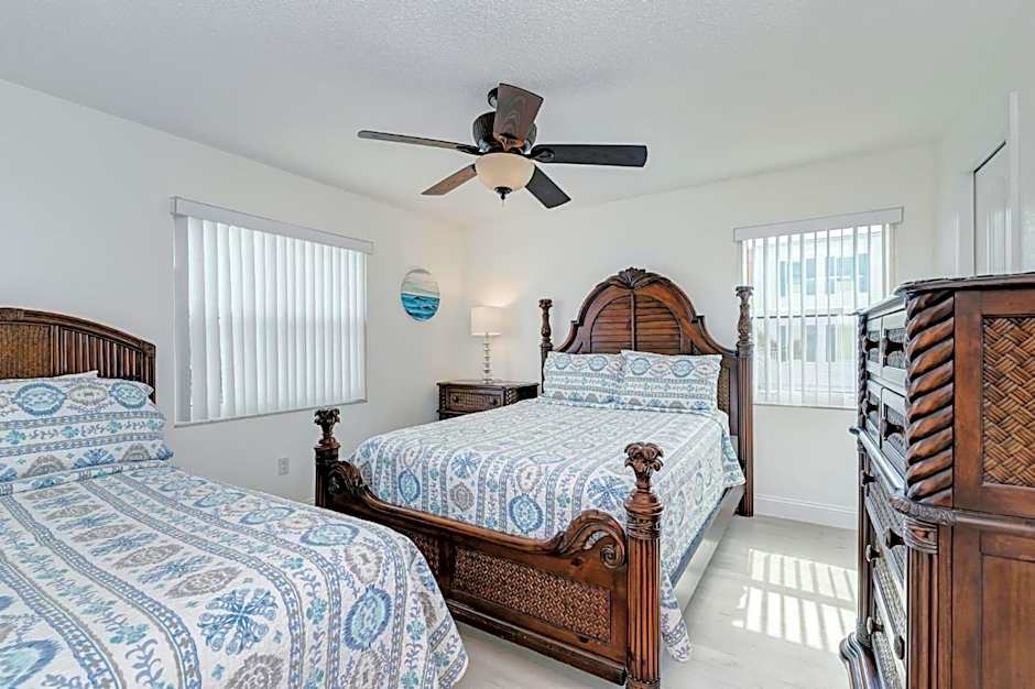Absolute Anna Maria-Private Beach Access-Heated Pool-Water Views From Every Room