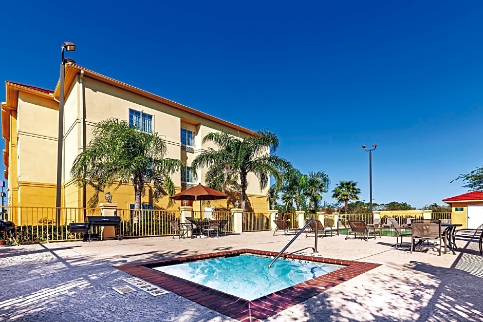 La Quinta Inn & Suites by Wyndham Winnie