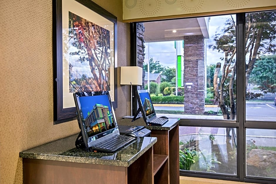 Holiday Inn Roanoke - Tanglewood Route 419 & I 581, an IHG Hotel