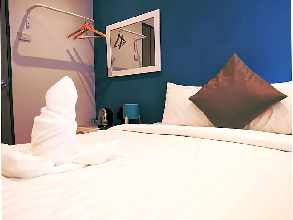 Sleep with Me Bangkok - BTS Phra Khanong