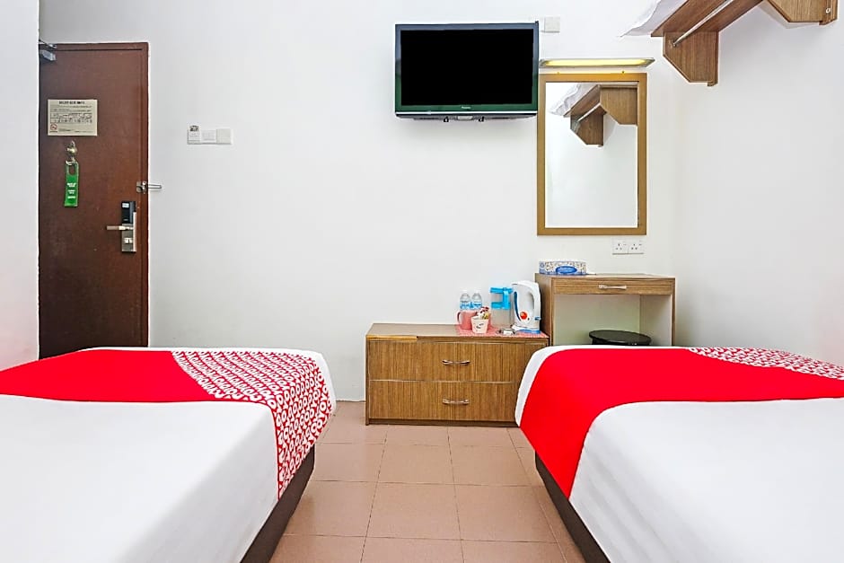 OYO 850 Gold Star Hotel