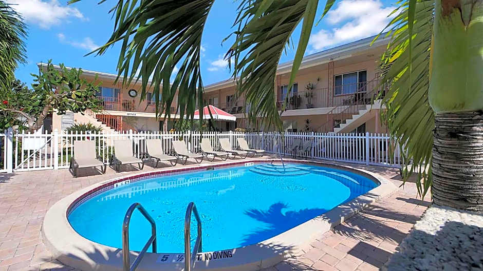 Carlton House Motel and Suites