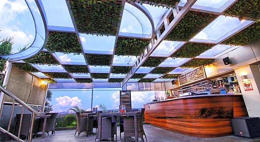 Platinum Adisucipto Hotel & Conference Center