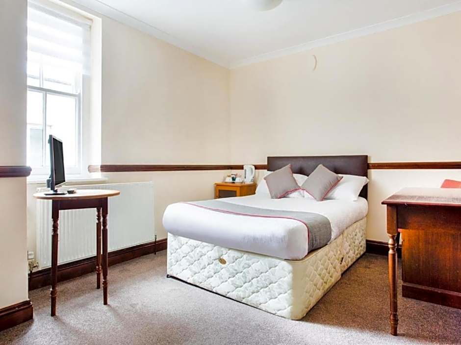 Photo 1 of 7 of Triple room-Deluxe-Ensuite-Street View