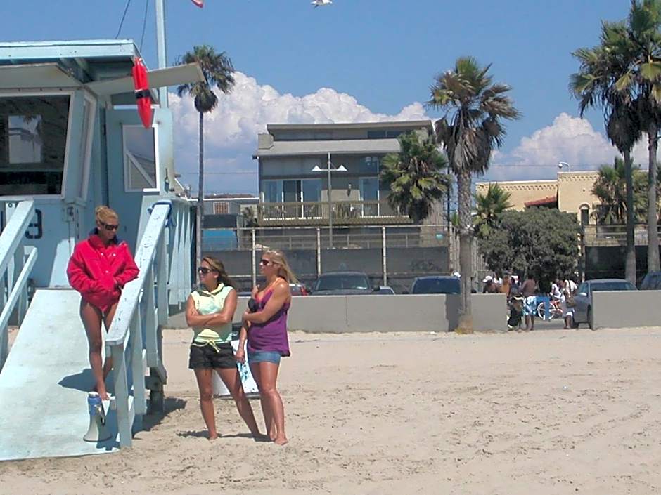 Ocean Front Vortex Female Hostel private rooms Free bikes