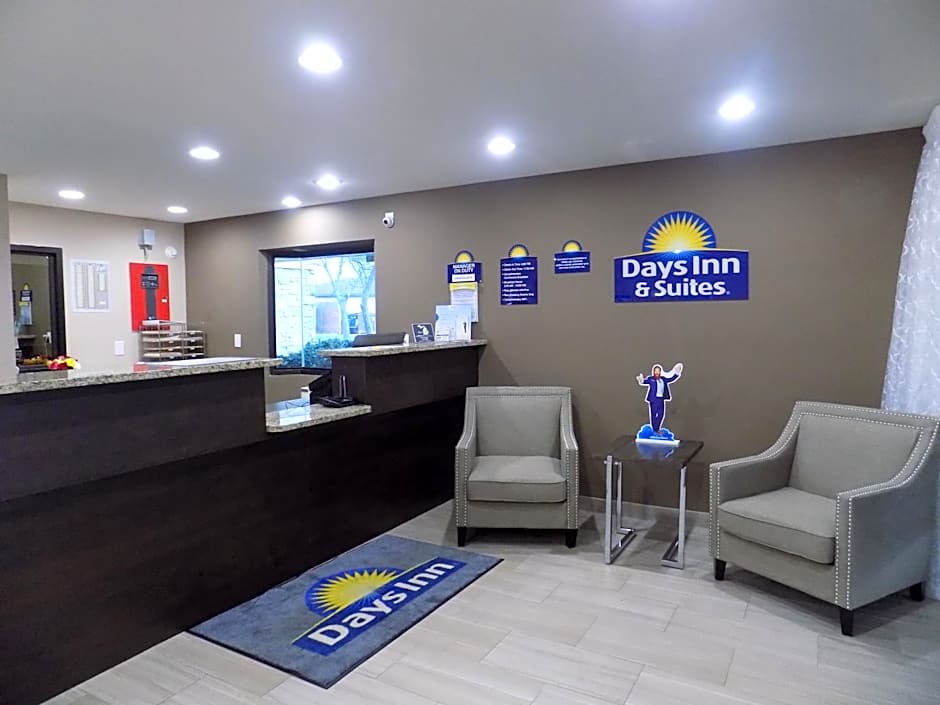 Days Inn & Suites by Wyndham Monroe