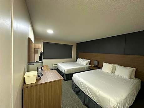 Queen Room with Two Queen Beds - Non-Smoking