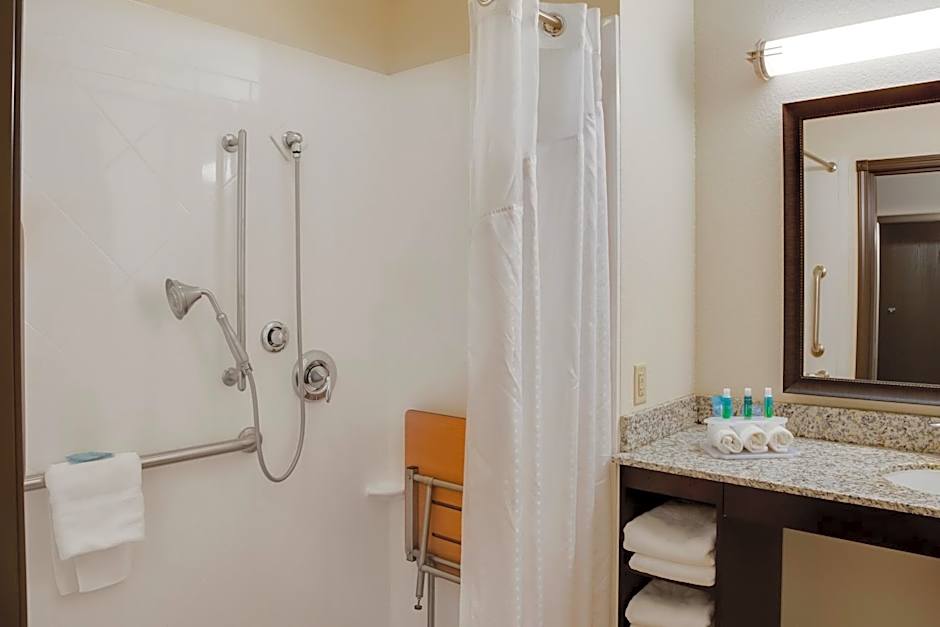 Holiday Inn Express & Suites Nevada By IHG