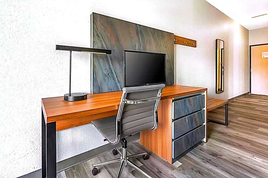 Quality Inn & Suites Manhattan