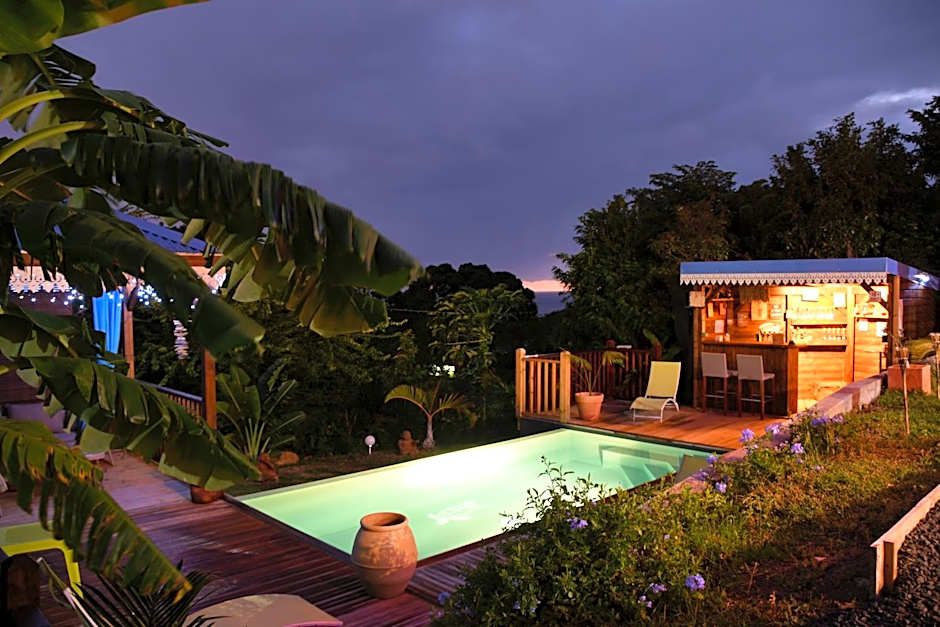 Gite et bungalow La Tortue Bleue Piscine & Malendure