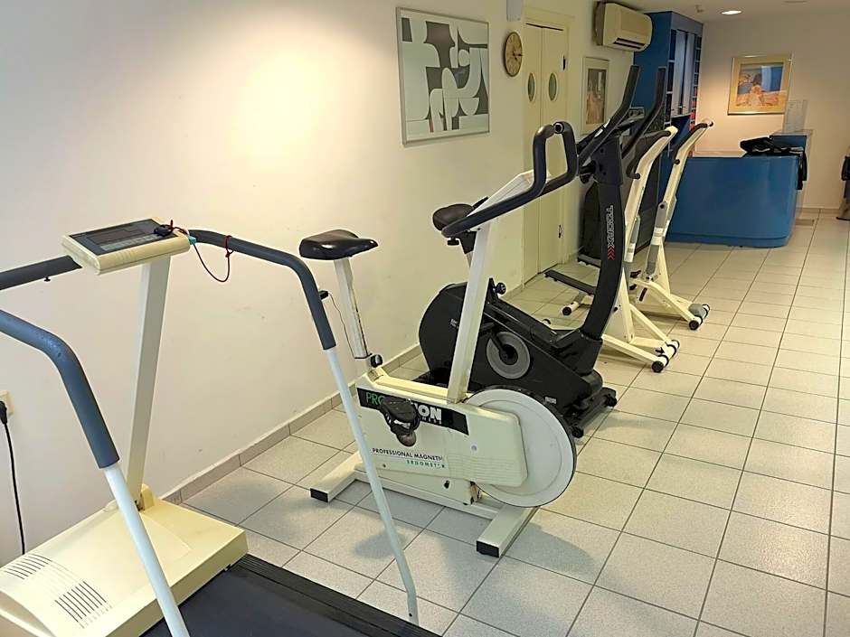 Elmi Suites Beach Hotel