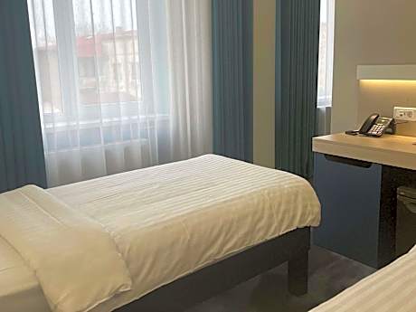 Standard Room With Three Single Beds
