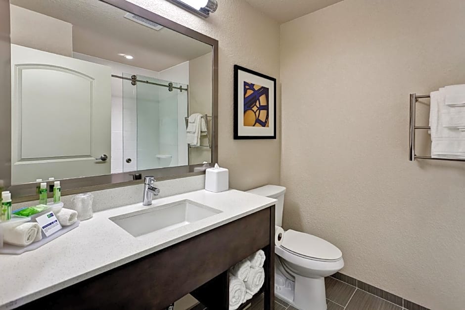 Holiday Inn Express & Suites Manhattan By IHG