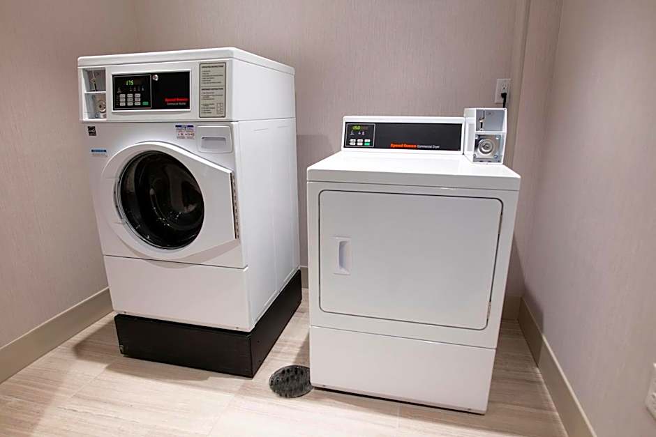 Holiday Inn Express And Suites Jersey City - Holland Tunnel By IHG