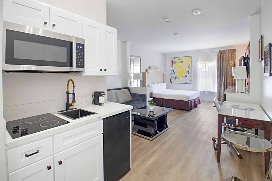 Photo 1 of 6 of Studio 1 King Bed, Mobility Accessible