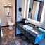 Lakeshore Lodge