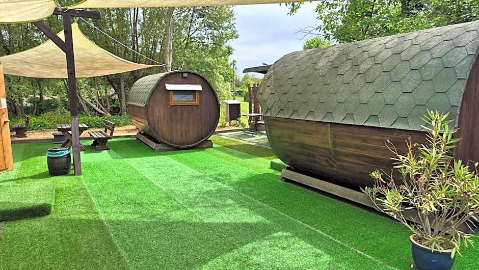 Mini Hotel Übernachten Im Gurkenfass