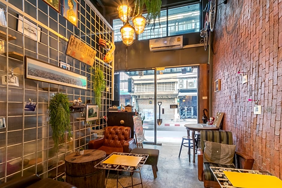 Zhelter Hostel Bangkok by ZUZU