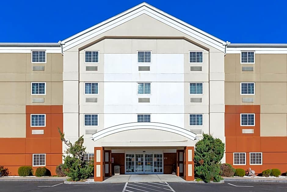Candlewood Suites-West Springfield By IHG