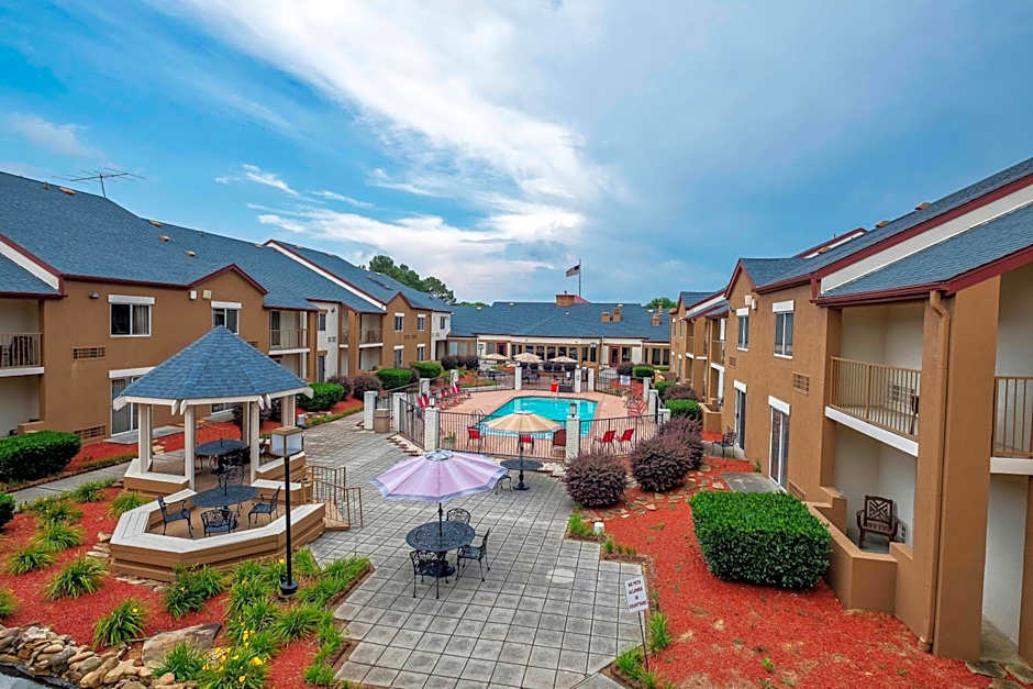 Red Roof PLUS+ & Suites Knoxville West-Cedar Bluff