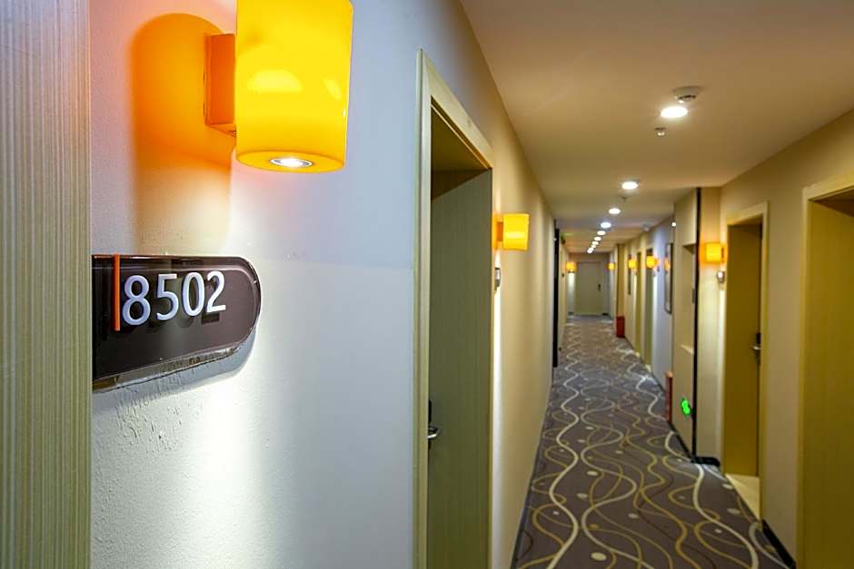 7 Days Premium Chongqing West Station